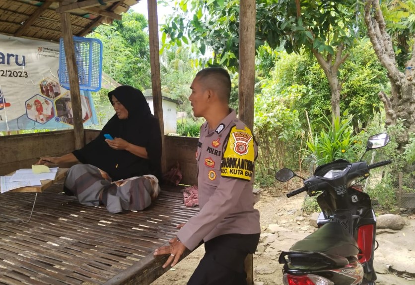 Personel Polsek  Jajaran Polresta Banda Aceh Patroli Dialogis, Sampaikan Imbauan Kamtibmas ke Warga - Tribratanews Polresta Banda Aceh