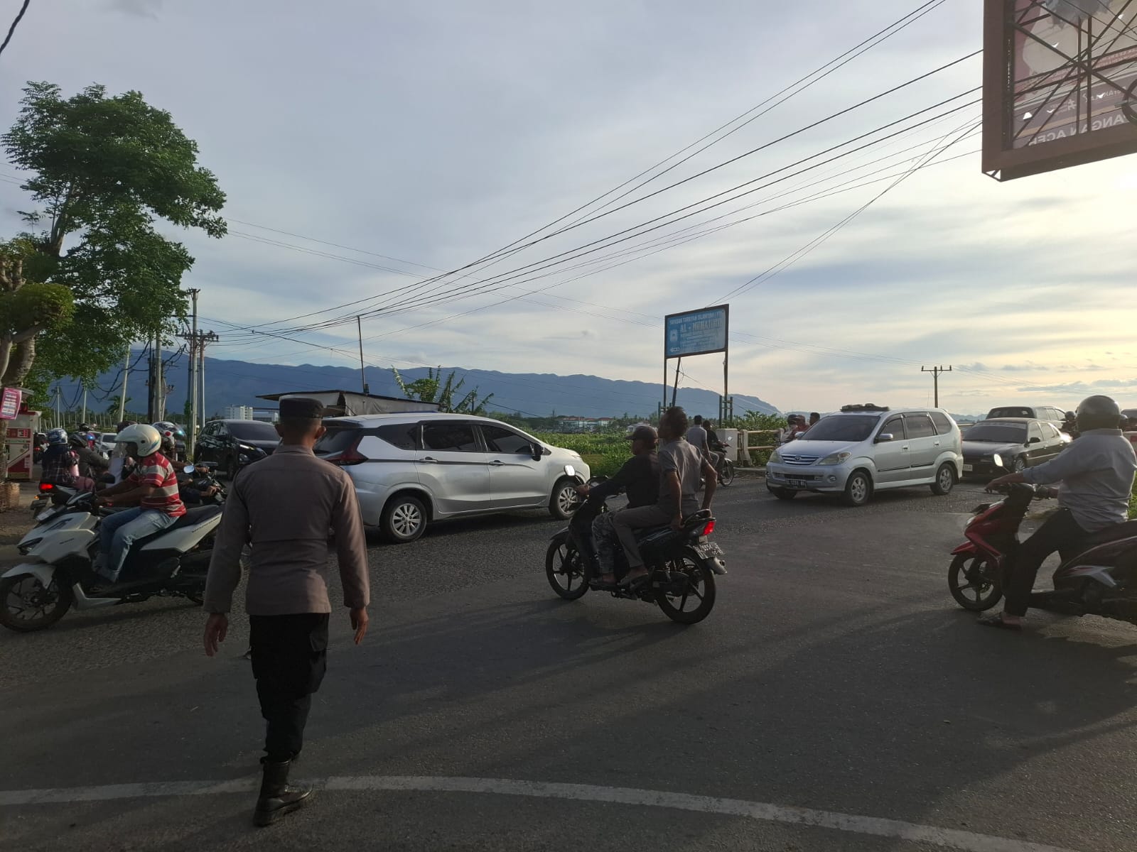 Padatnya Arus Lalulintas di Jembatan Cot Iri Terurai Dengan Kehadiran Polisi