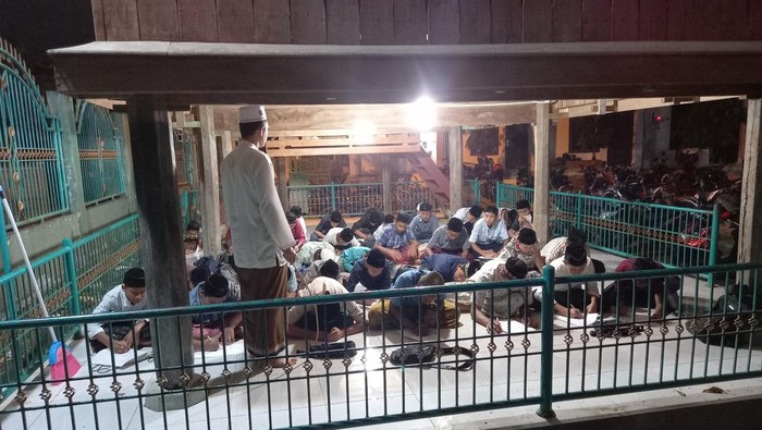 Dedikasi Iptu Jumadil 12 Tahun Jadi Guru Ponpes, Mengajar Usai Selesai Dinas