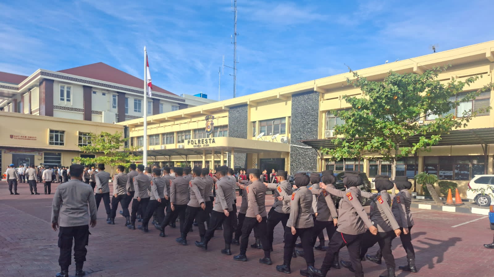 Tingkatkan Disiplin dan Kekompakan Personel, Polresta Banda Aceh Gelar Latihan PBB