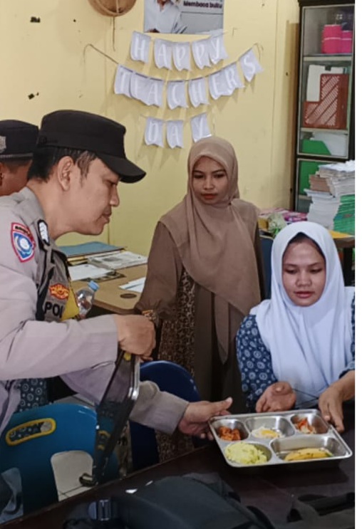 Dukung Pemenuhan Gizi Anak Sekolah, Personel Polresta Banda Aceh Pantau Penyaluran MBG