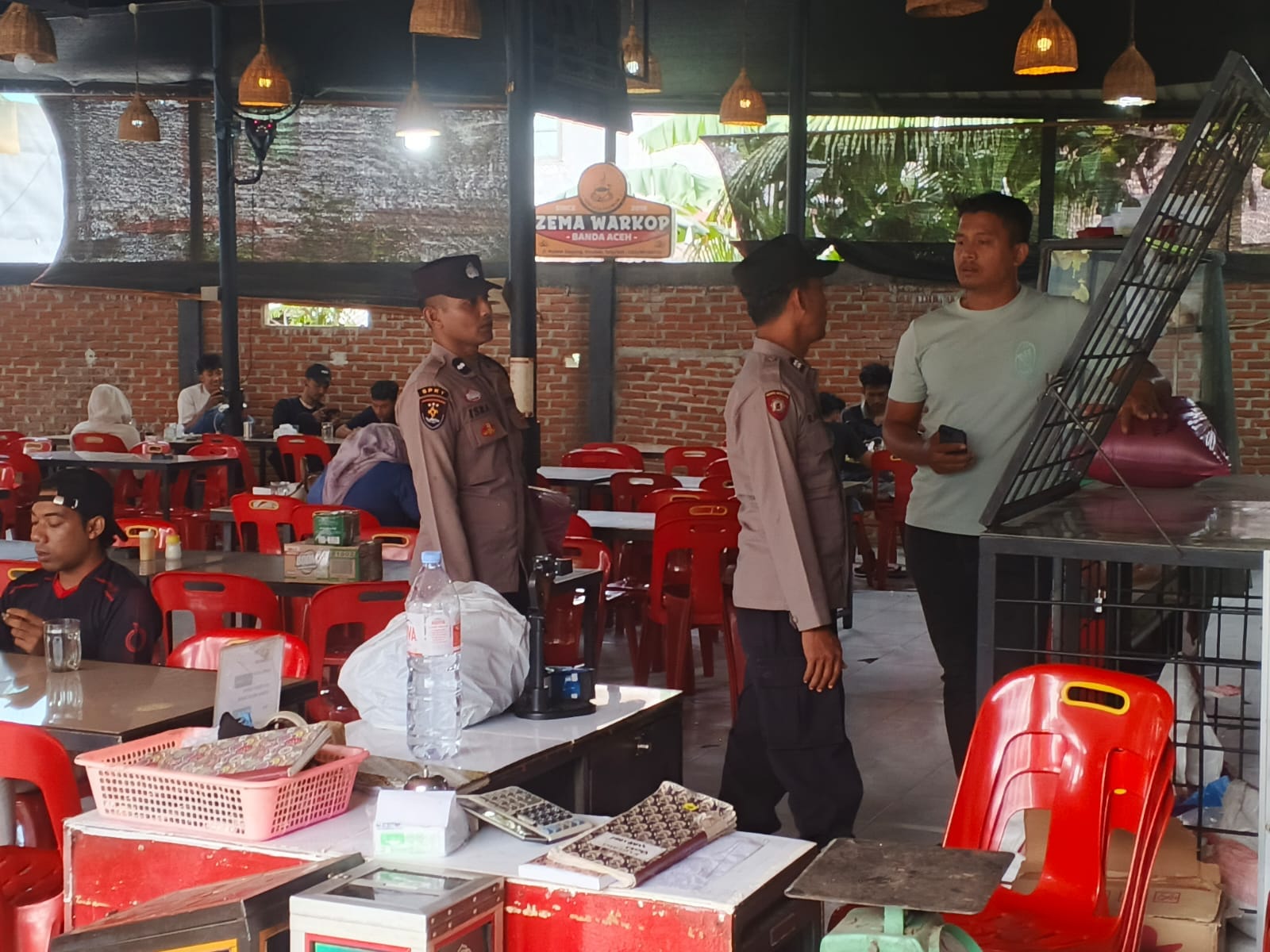 Cara Mengetahui Keluhan Warga, Personel Polresta Banda Aceh Lakukan Patroli Dialogis