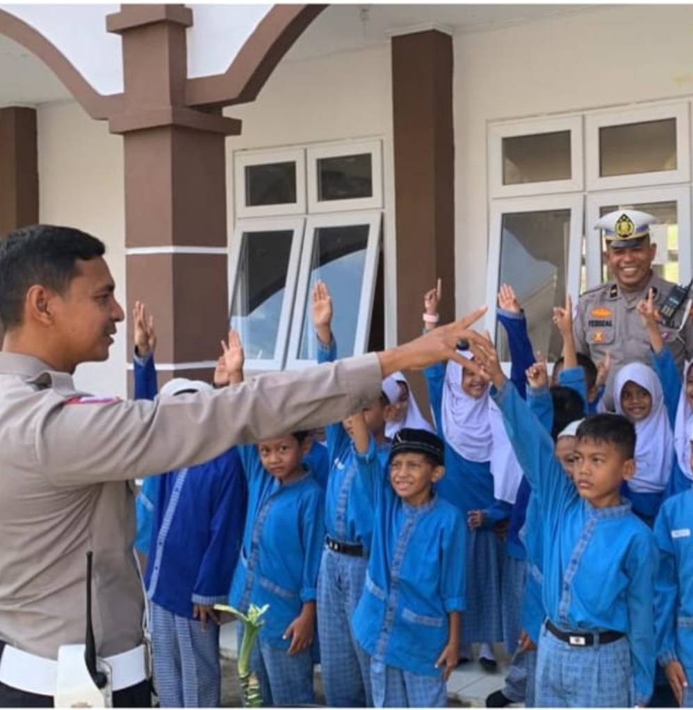 Polisi Sahabat Anak, Satlantas Polresta Banda Aceh Kenalkan Profesi dan Tugas Polisi pada pelajar