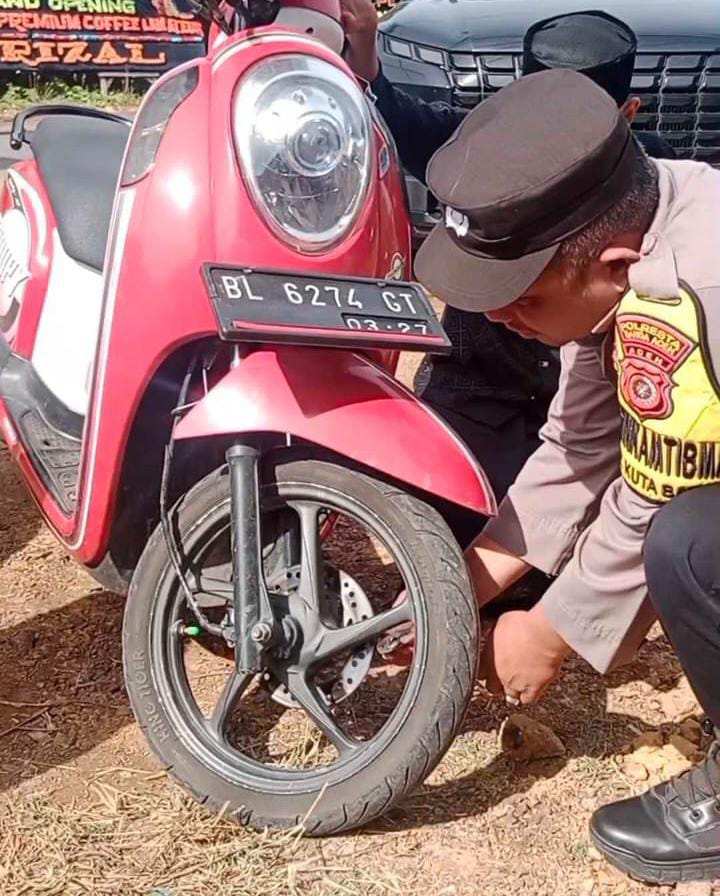 Polisi Berikan Pemahaman Kepada Warga Pentingnya Pemasangan Kunci Ganda Pada Kenderaan
