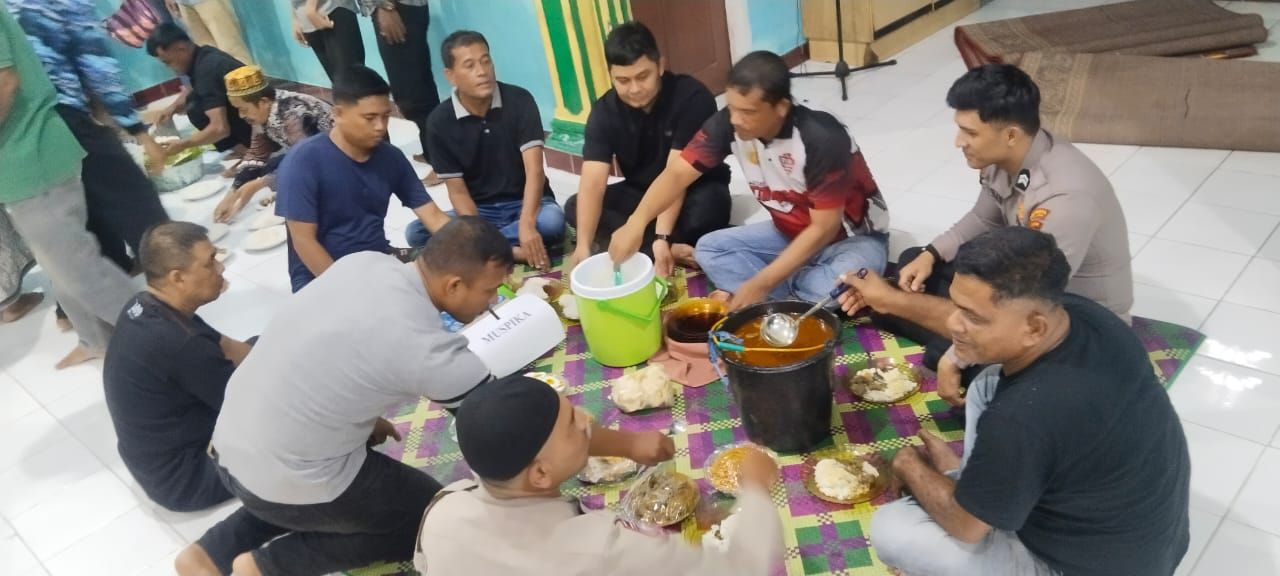 Anggota Polsek Kuta Baro Hadiri Peringatan Maulid Nabi Perkuat Sinergi dengan Masyarakat