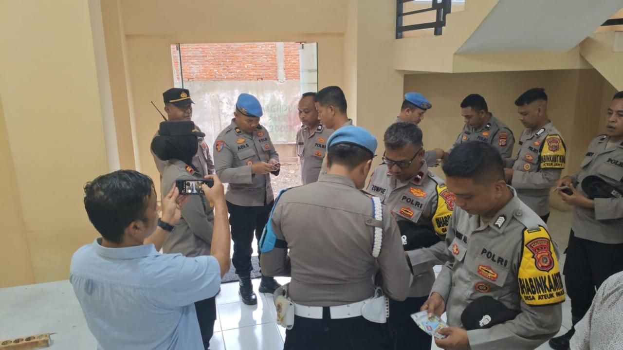 Cek Identitas Personel dan Barang Investaris Dinas, Propam Polresta Banda Aceh Sidak Polsek Baiturrahman  - Tribratanews Polresta Banda Aceh