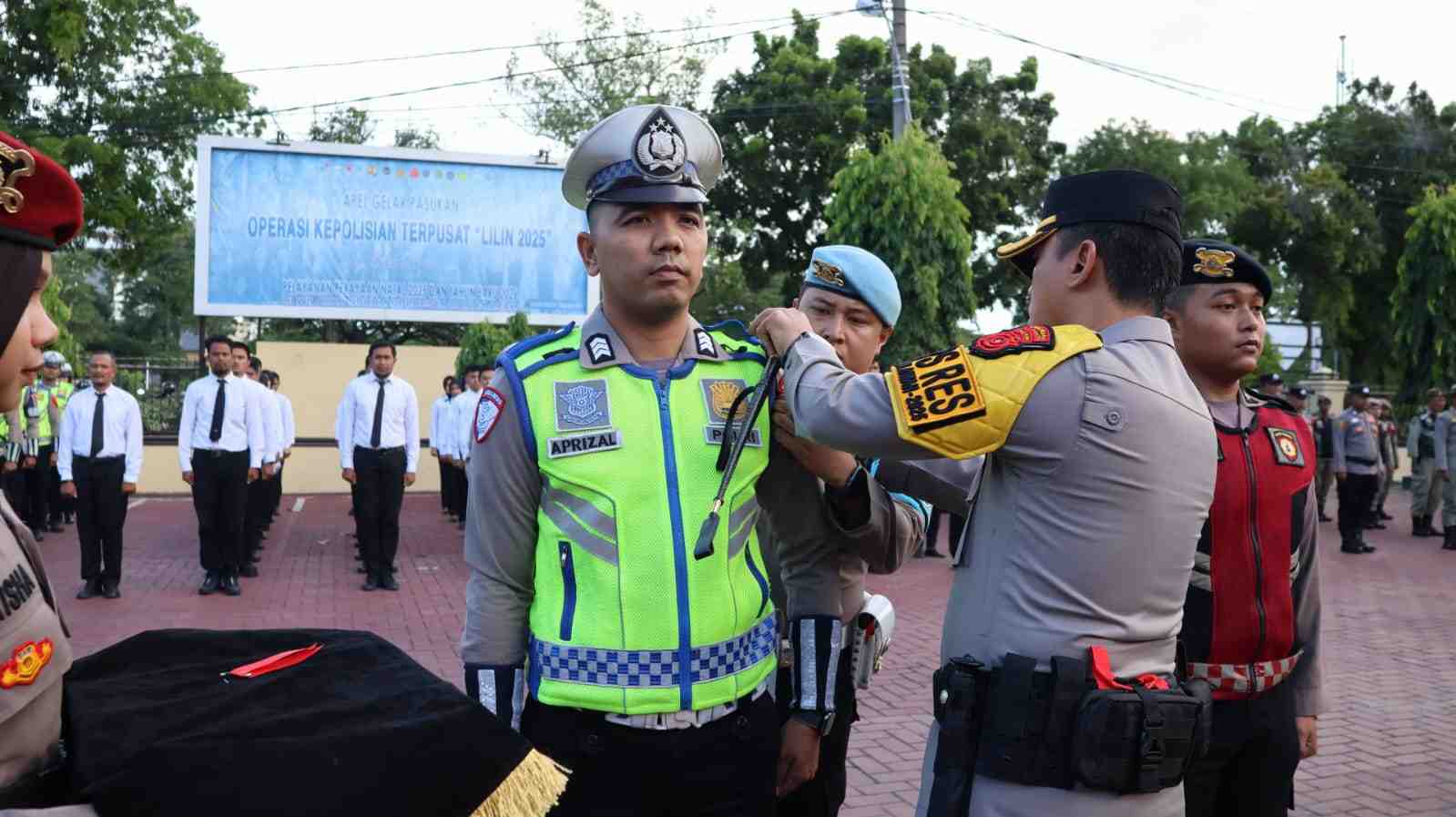 Kapolresta Banda Aceh Pimpin Apel Gelar Pasukan Operasi Lilin Seulawah 2025, Ajak Personel Berdoa Untuk Korban Musibah Banjir 