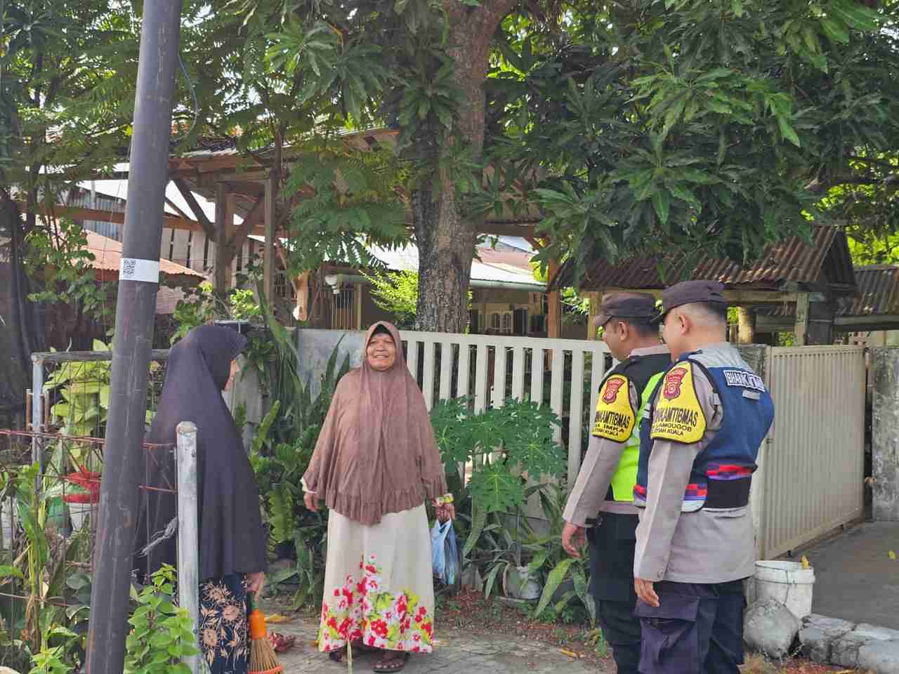 Agar Kamtibmas Kondusif, Polresta Banda Aceh Terjunkan Personel Ke Lingkungan Warga - Tribratanews Polresta Banda Aceh