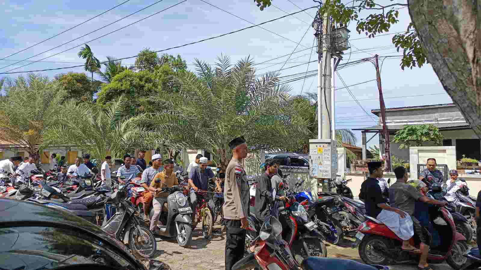 Cegah Terjadinya Curanmor, Personel Polisi Berikan Pengamanan di Masjid