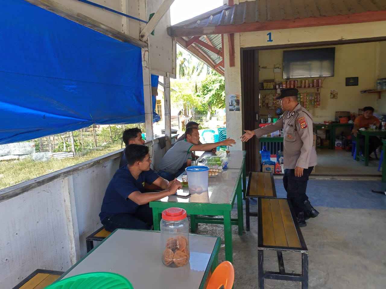 Rangkul Masyarakat Lewat Saweu Keude Kupi: Sampaikan Pesan Anti Premanisme - Tribratanews Polresta Banda Aceh