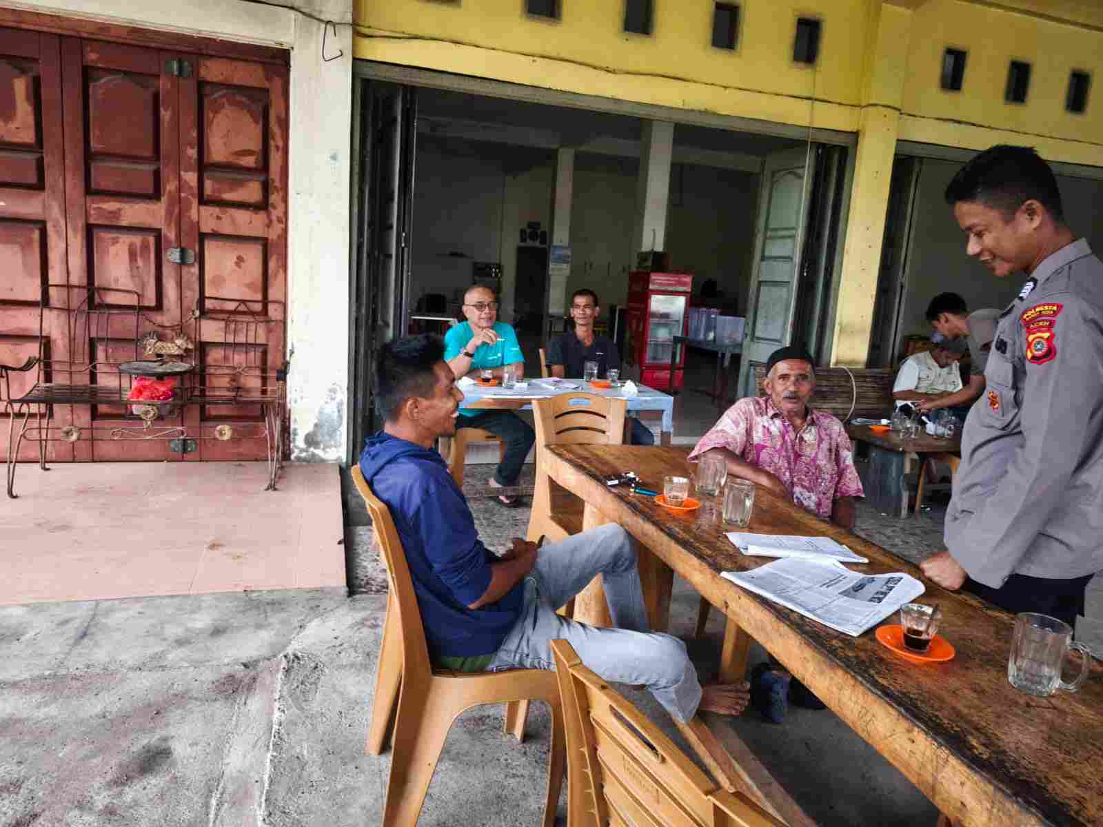 Polisi Lakukan Sambang, Bahas Keamanan Lingkungan Bersama Warga