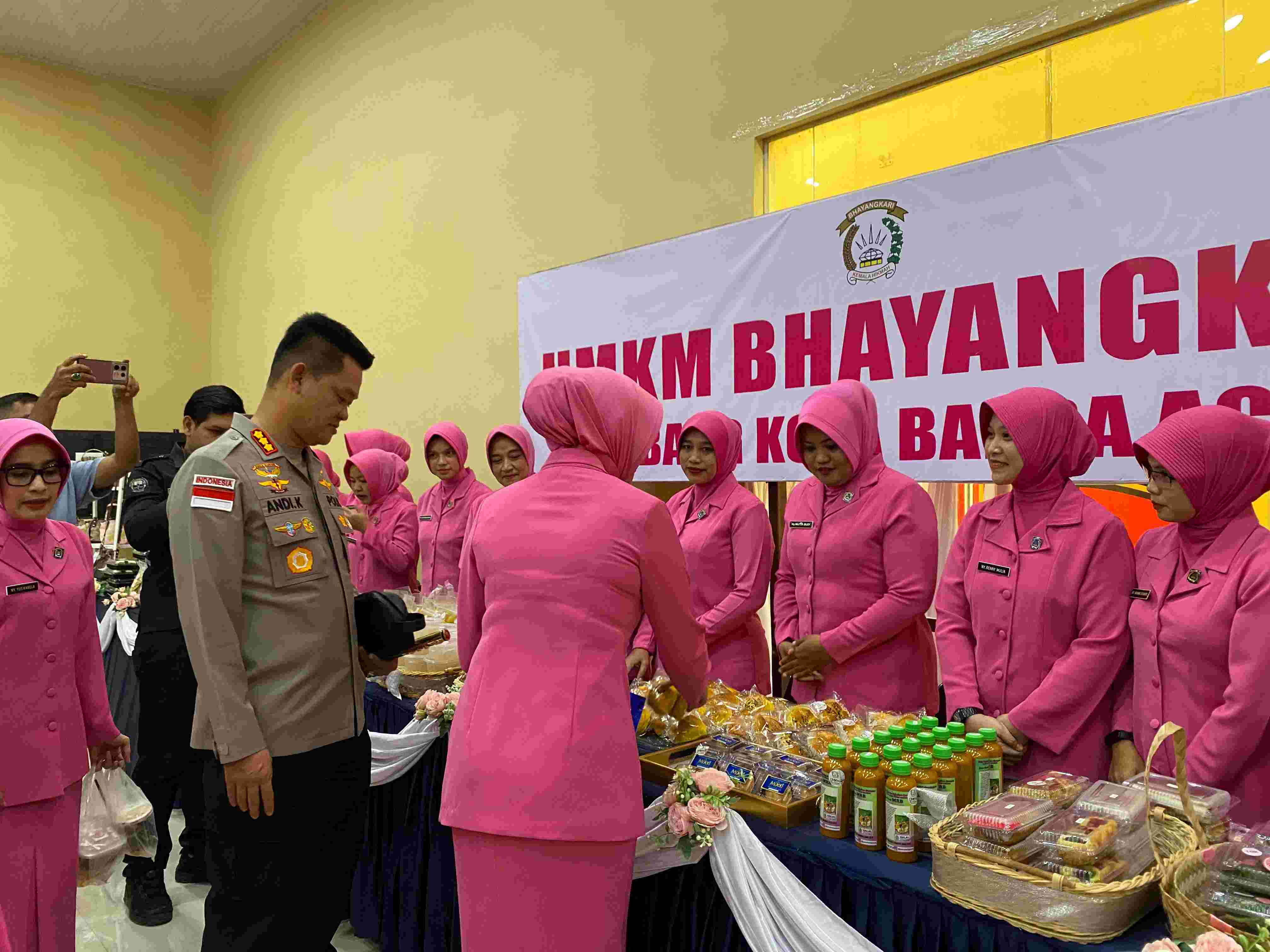 Bhayangkari Cabang Kota Banda Aceh Bangkitkan Ekonomi Lewat Bazar UMKM