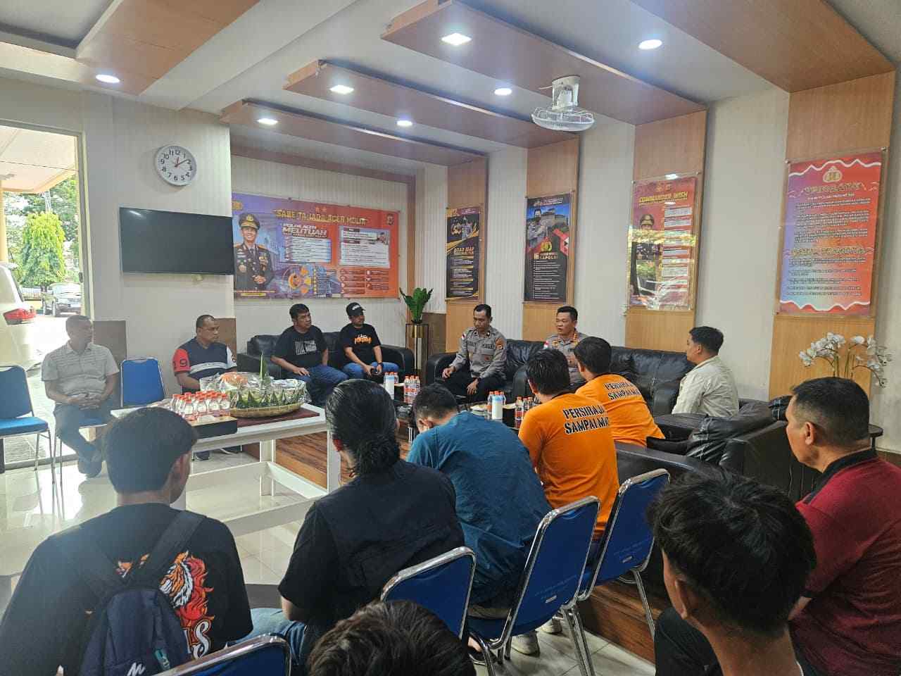Didatangi SKULL dan Ultras Persiraja, Kapolresta Banda Aceh Rangkul Suporter dan Ingatkan Pesan Ini