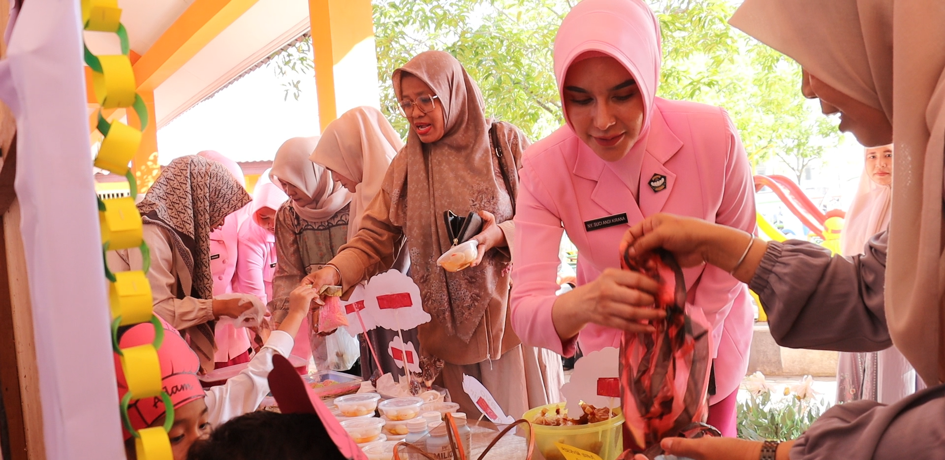 Market Day TK Kemala Bhayangkari 1, Ajang Kreativitas dan Kemandirian Siswa Didik - Tribratanews Polresta Banda Aceh
