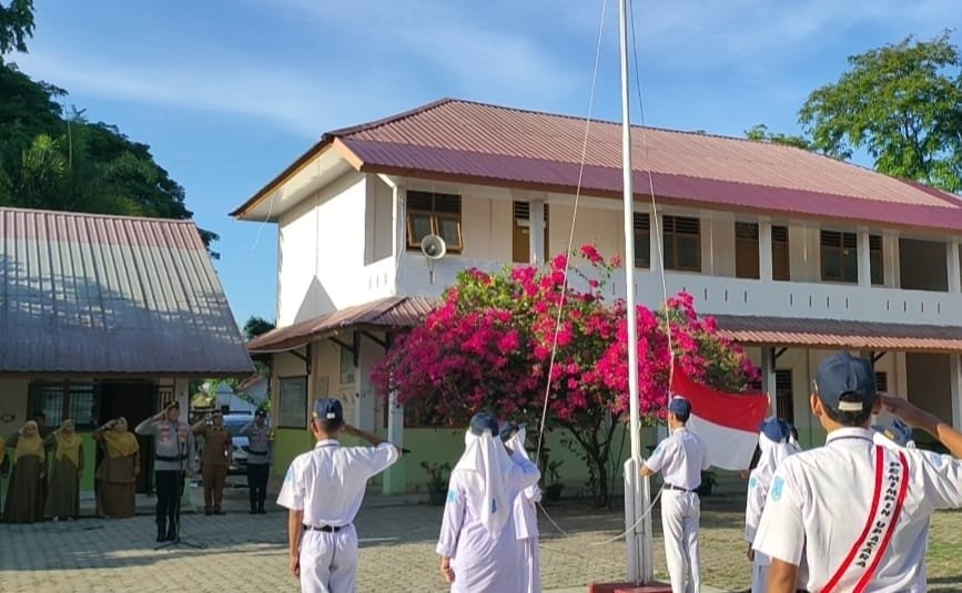 Jadi Pembina Upacara di SMP Negeri 12, Ini yang Disampaikan Kapolsek Kuta Raja