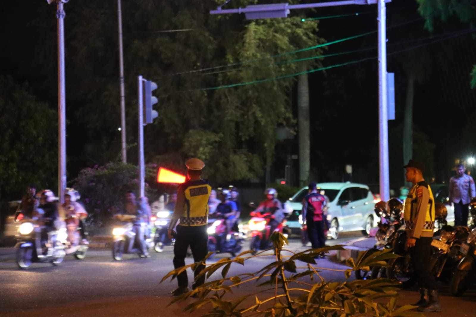 Antisipasi Padatnya Lalulintas Malam Hari, Polresta Banda Aceh Kerahkan Ratusan Personel  - Tribratanews Polresta Banda Aceh