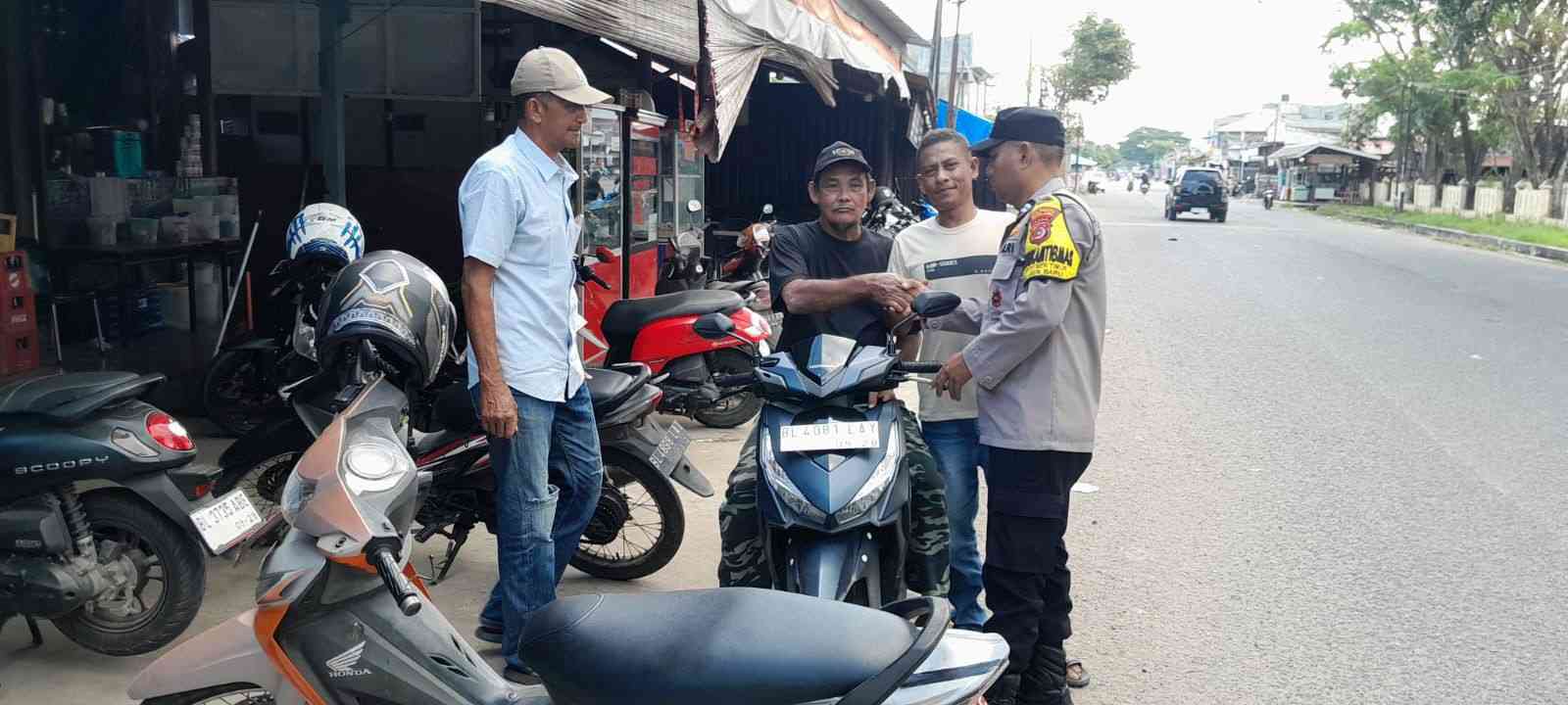 Polisi di Banda Aceh Pastikan Warga Sering Melakukan Pemasangan Kunci Ganda Pada Sepeda Motor - Tribratanews Polresta Banda Aceh