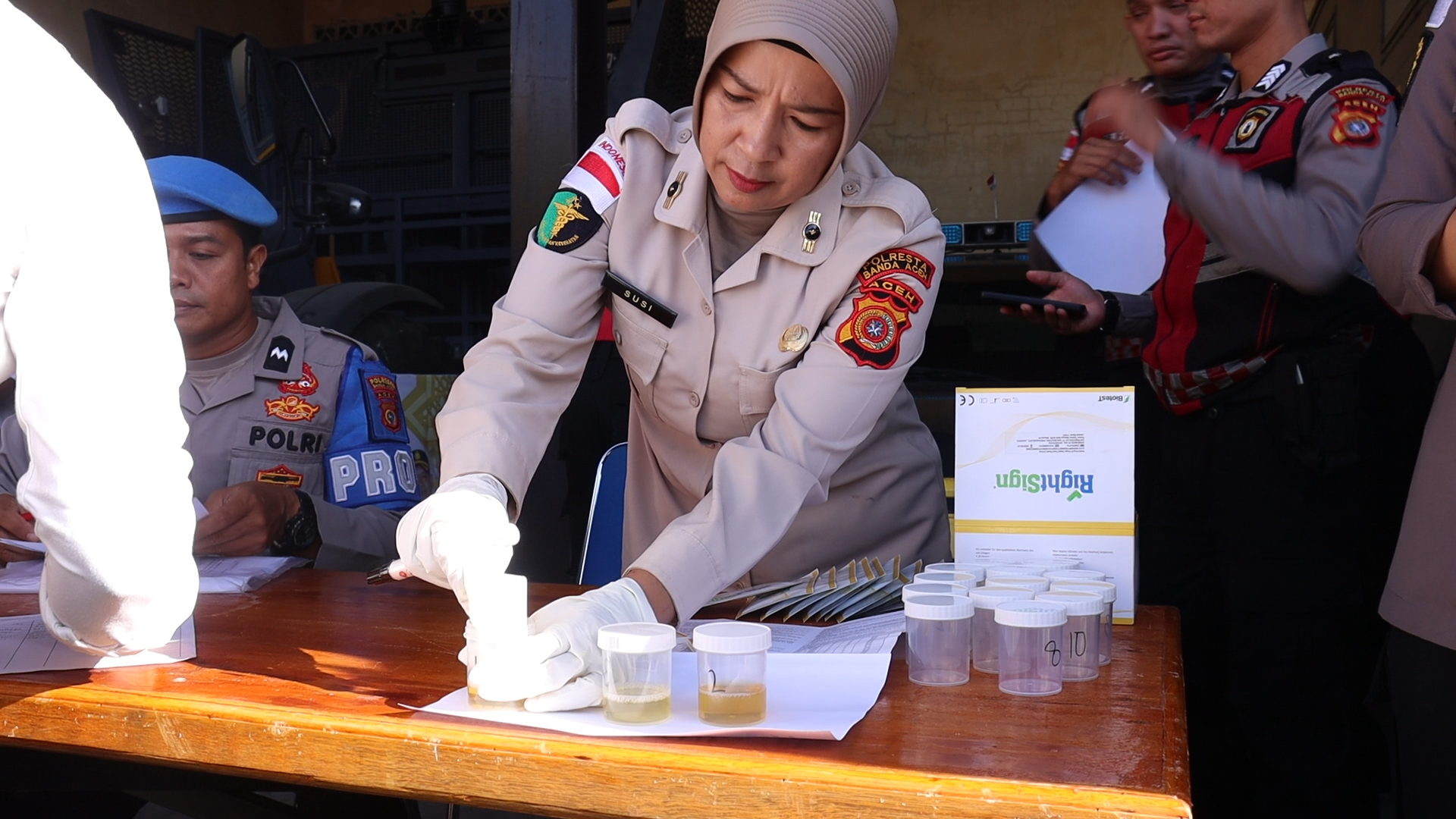 Komitmen Bersih Narkoba, Sipropam Polresta Banda Aceh Cek Urine Personel - Tribratanews Polresta Banda Aceh