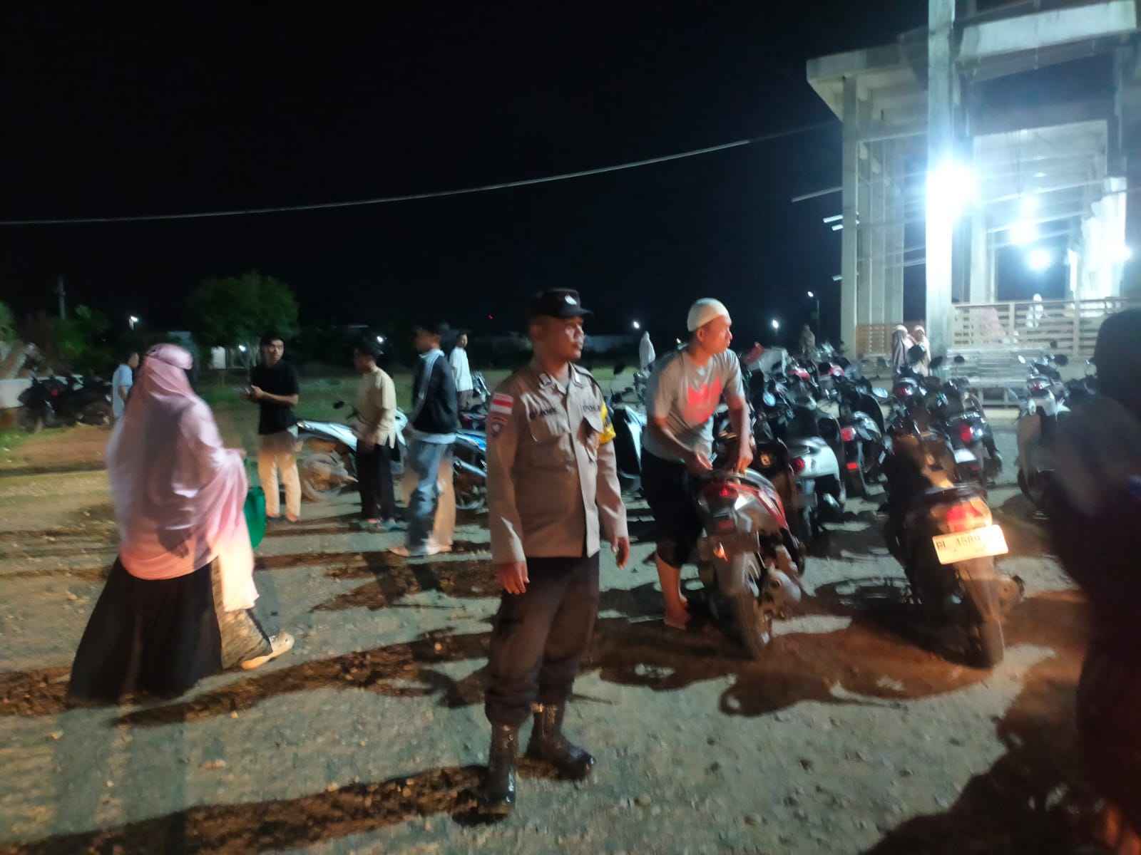 Polsek Baitussalam Laksanakan Patroli Harkamtibmas dan Pengamanan Shalat Tarawih  - Tribratanews Polresta Banda Aceh
