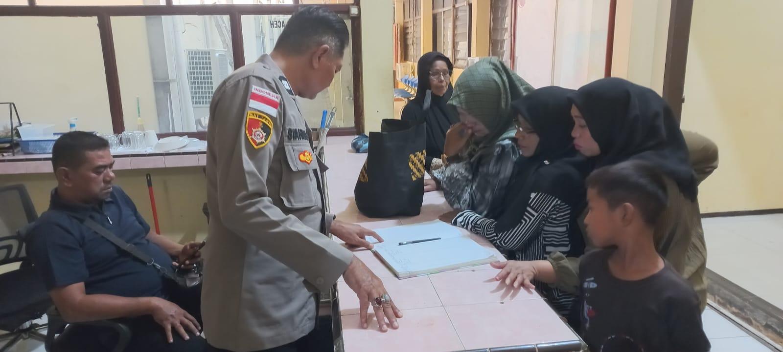 Pengawasan dan Pelayanan pada Jam Besuk Tahanan, Polresta Banda Aceh Pastikan Keamanan dan Kepuasan Pengunjung - Tribratanews Polresta Banda Aceh