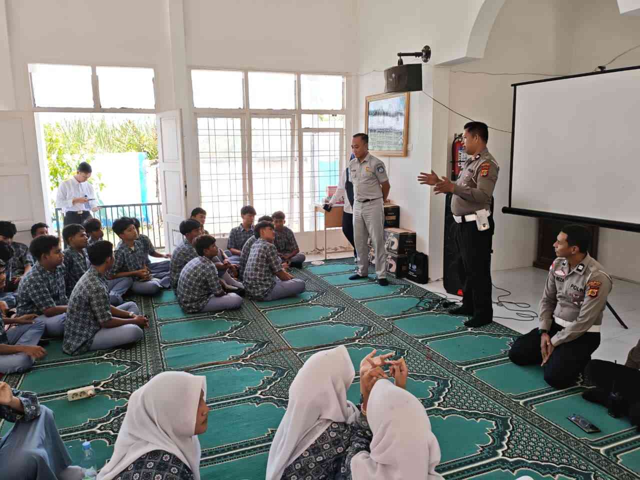 Tanamkan Budaya Tertib Berlalu Lintas Sejak Dini, Polresta Banda Aceh Saweu Sikula