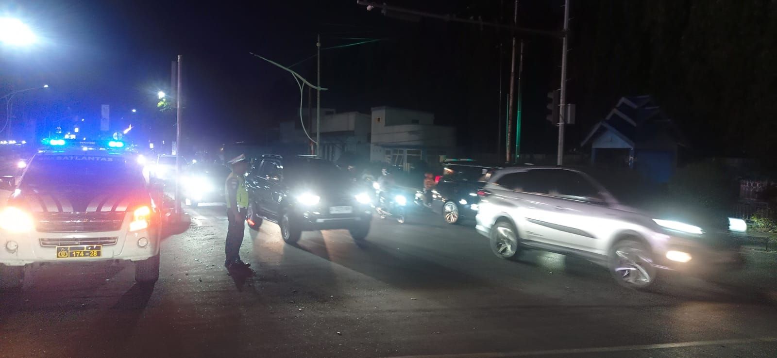 Polantas Polresta Banda Aceh Gatur Malam Hari Guna Melancarkan Arus Lalulintas Jalan Raya
