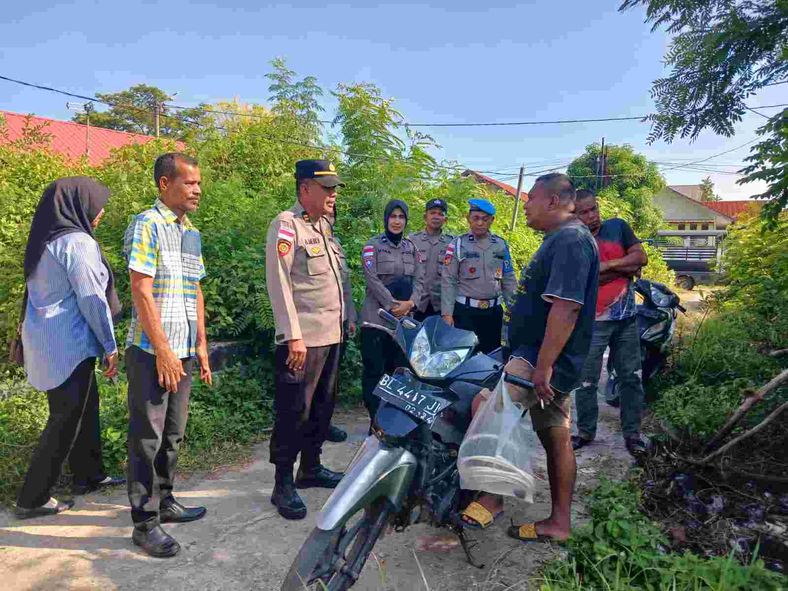 Tindak Lanjut Keluhan Warga Terkait Bangkai Ayam, Polsek Jaya Baru Turun ke TKP
