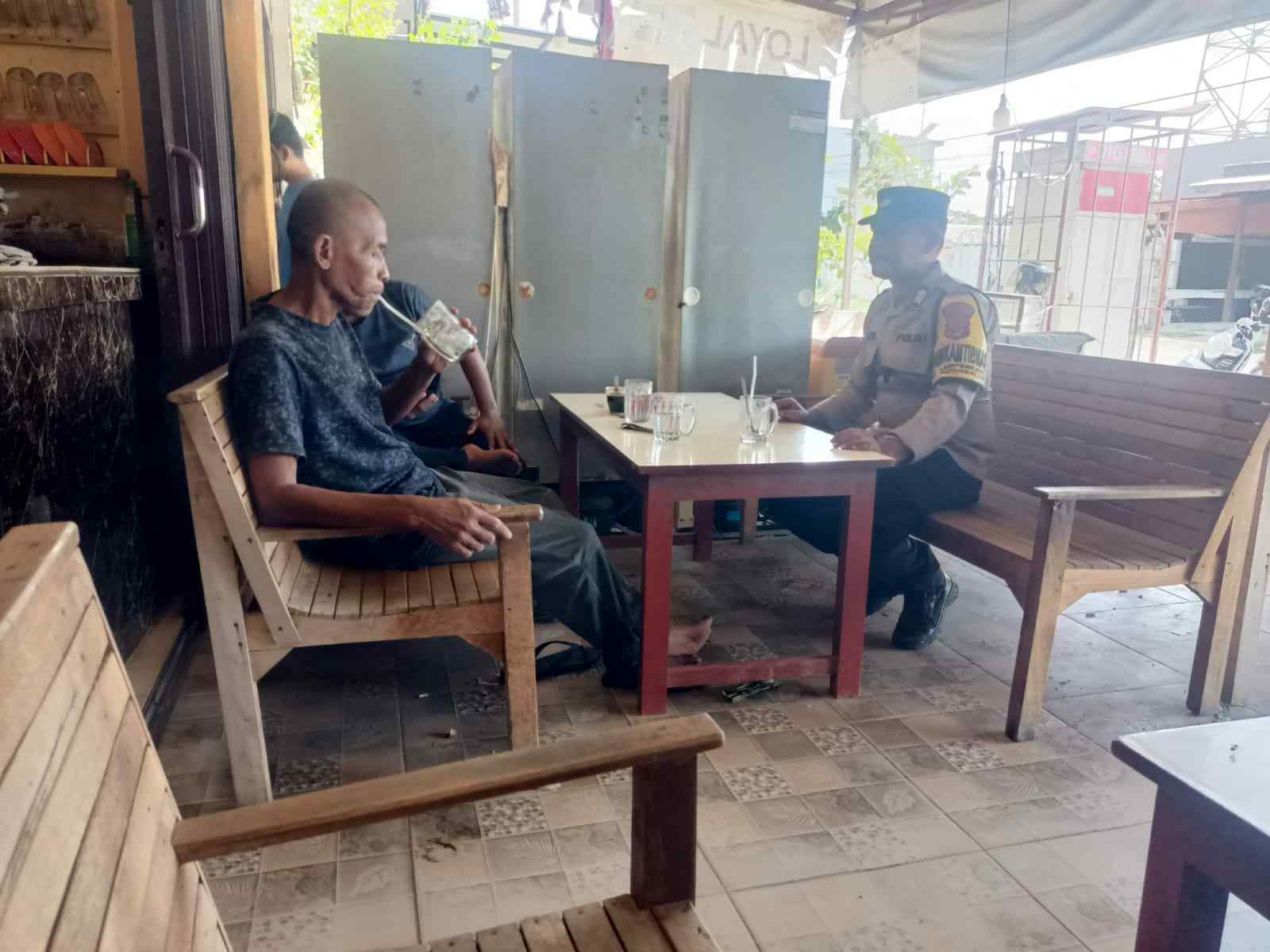 Patroli Dialogis Polisi Polresta Banda Aceh Berikan Imbauan Kamtibmas kepada Warga - Tribratanews Polresta Banda Aceh