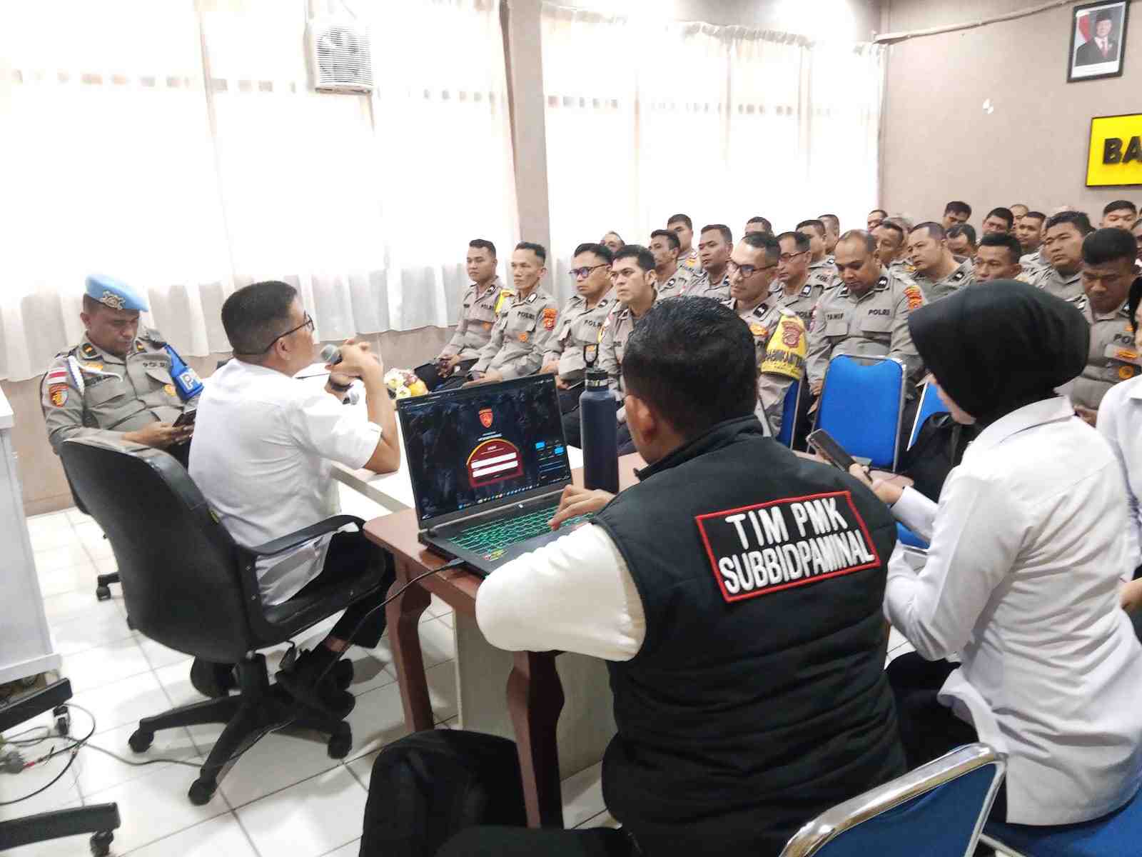 Paminal Polda Aceh Sosialisasi  Aplikasi Rekam Jejak Penerimaan Pegawai Negeri Dilingkungan Polri di Polresta - Tribratanews Polresta Banda Aceh