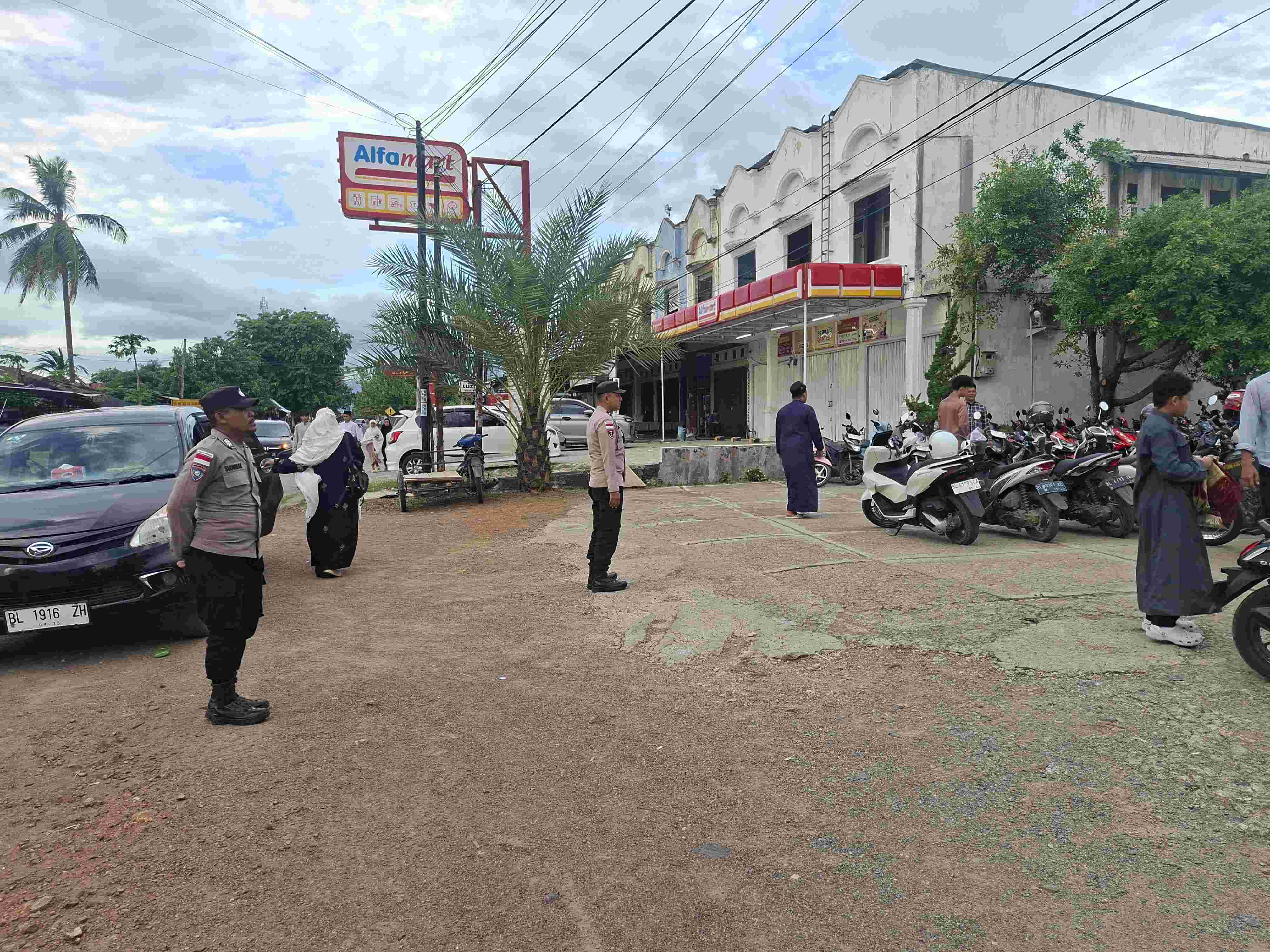 Polisi di Banda Aceh Amankan Pelaksanaan Sholat Idul Adha  - Tribratanews Polresta Banda Aceh