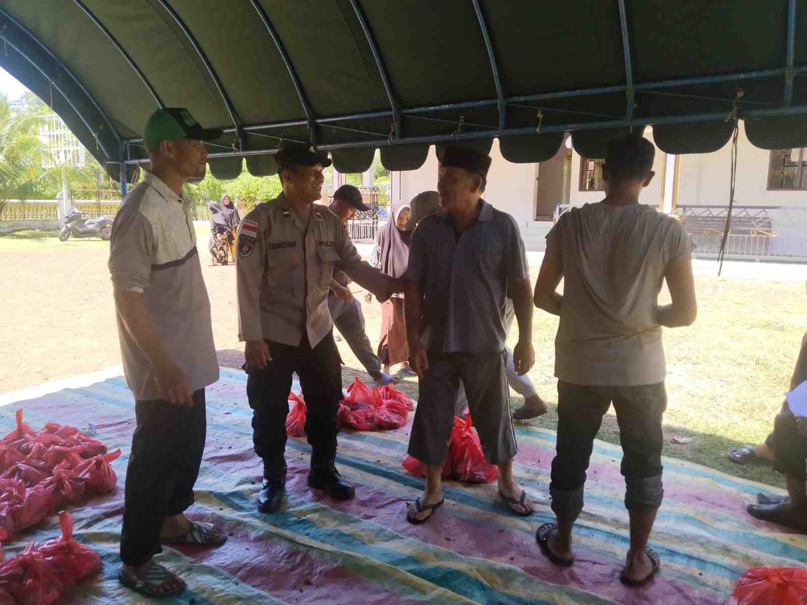 Polisi Polresta Banda Aceh Pantau Pelaksanaan Penyembelihan Kurban di Perdesaan