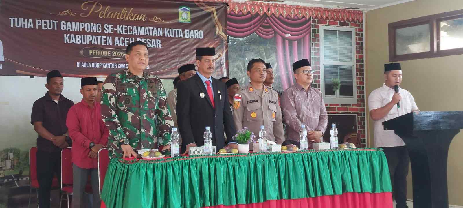 Kapolsek Kuta Baro Hadiri Pelantikan 11 Tuha Peut Gampong