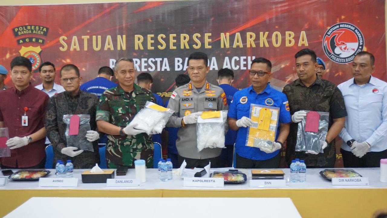 Seludupkan Narkotika Sabu 4 Kg di Bandara SIM, 4 Pemuda di Tangkap