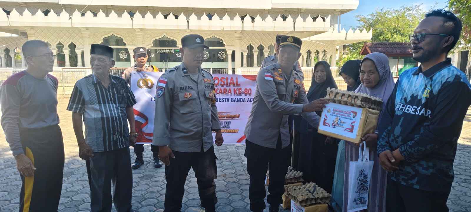 BAKTI SOSIAL POLSEK DARUSSALAM DALAM RANGKA MENYAMBUT HARI BHAYANGKARA KE-80 TAHUN 2026