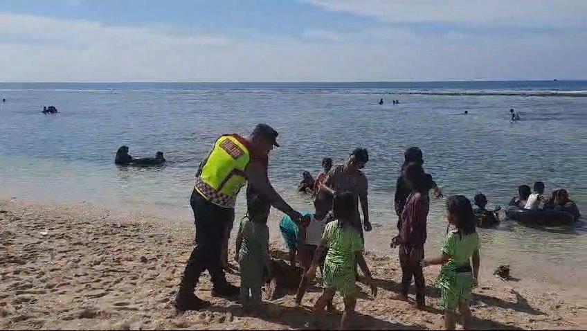 Polisi Patroli Objek Wisata di Krueng Raya, Pastikan Liburan Masyarakat Aman dan Nyaman