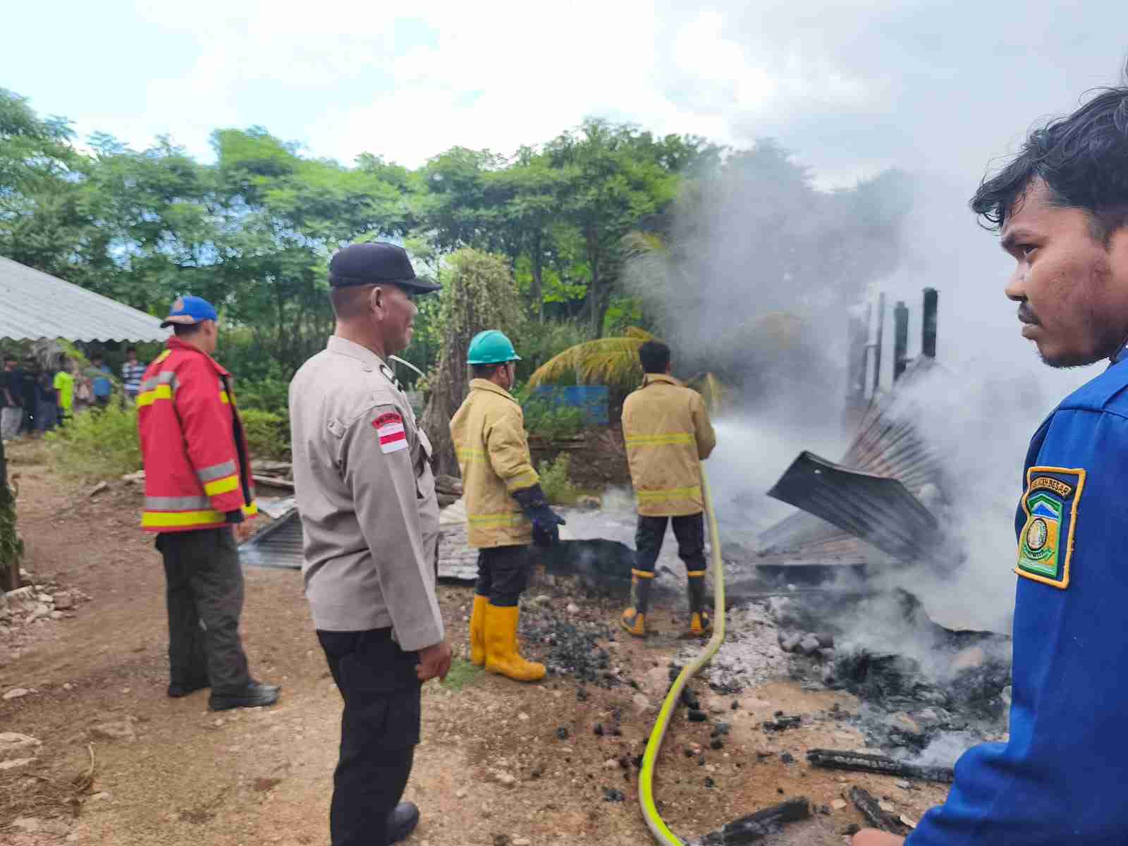 Sulitnya Akses Armada Pemadam ke Lokasi, Satu Rumah Warga Terbakar di Kajhu, Polisi Datangi TKP