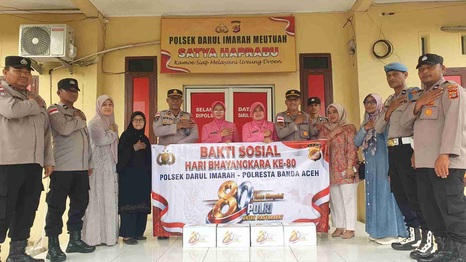 Melalui Bansos, Polsek Darul Imarah dan Bhayangkari Hadir Membantu Warga yang Membutuhkan