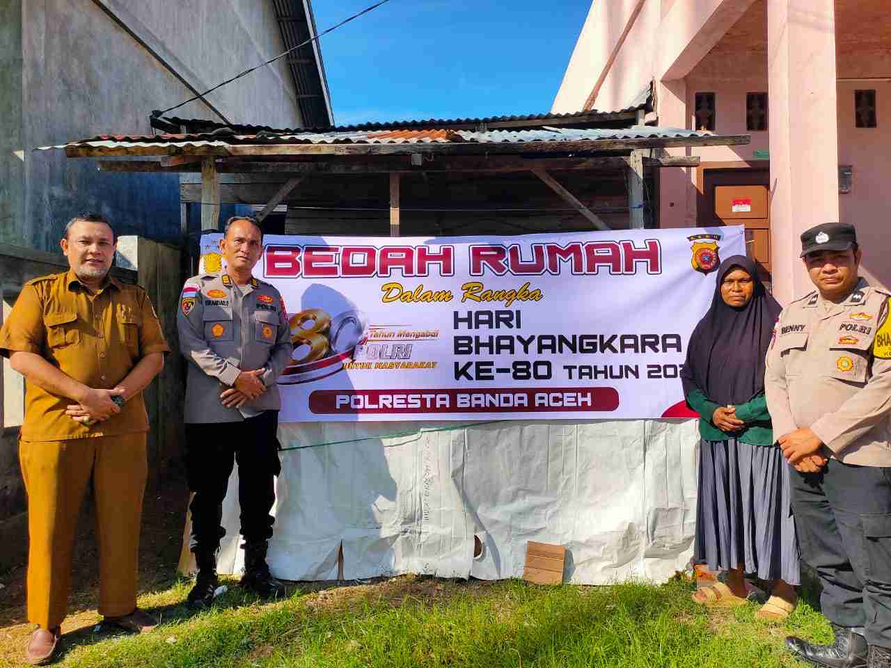 Polresta Banda Aceh Bedah Rumah Warga Kurang Mampu Sambut Hari Bhayangkara ke-80