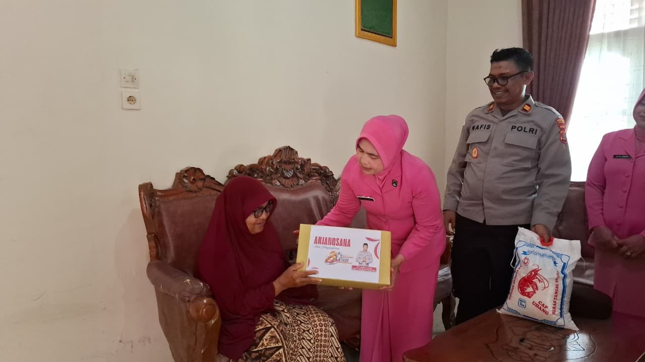 Polsek Blang Bintang Lakukan Anjangsana kepada Purnawirawan dan Warakawuri Sambut Hari Bhayangkara ke-80