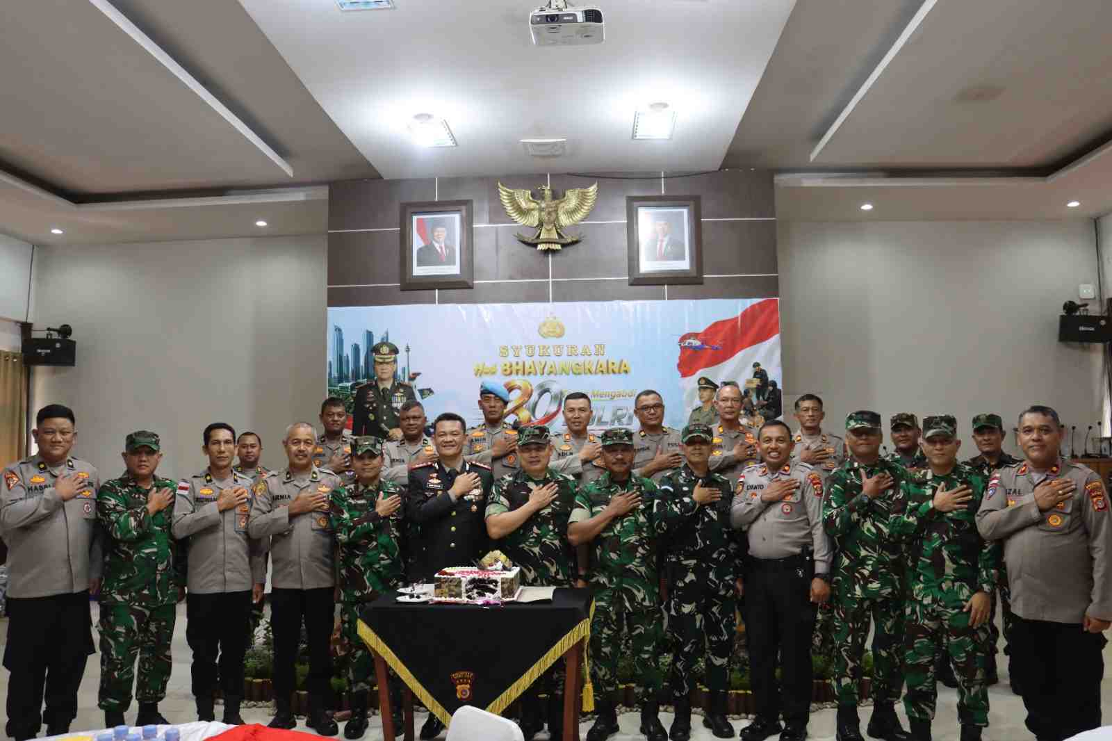 Kodim 0101/KBA Berikan Kejutan untuk Polresta Banda Aceh di Hari Bhayangkara ke-80 - Tribratanews Polresta Banda Aceh