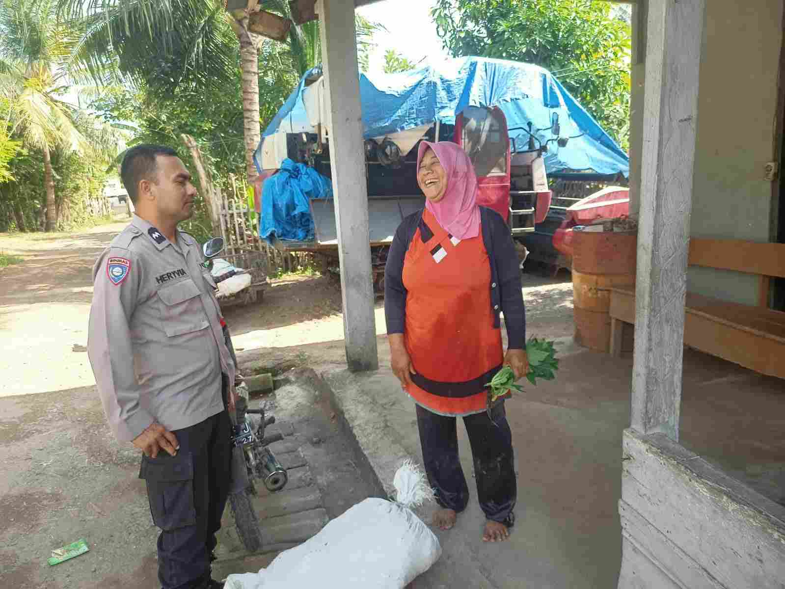 Bhabinkamtibmas Gampong Lamtadok Intensifkan DDS untuk Perkuat Kemitraan dengan Warga - Tribratanews Polresta Banda Aceh