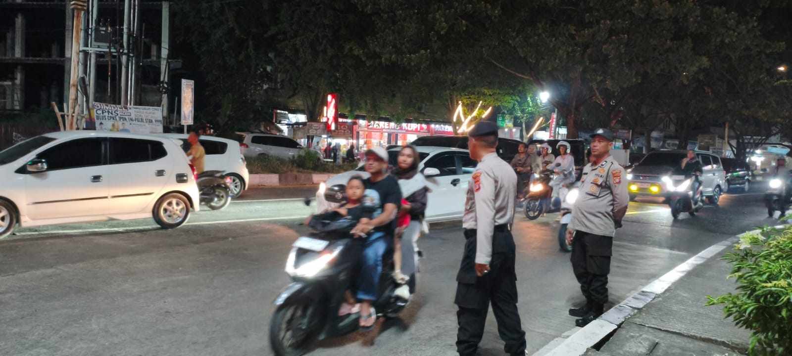 UKL III Polresta Banda Aceh Gelar Patroli Malam Mingguan, Ciptakan Situasi Kamtibmas yang Kondusif - Tribratanews Polresta Banda Aceh