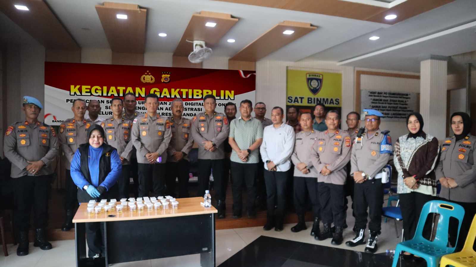 Perkuat Pengawasan Internal, Kapolresta Banda Aceh  Pimpin Tes Urine dan Pemeriksaan Telepon Genggam Personel serta Senpi Dinas