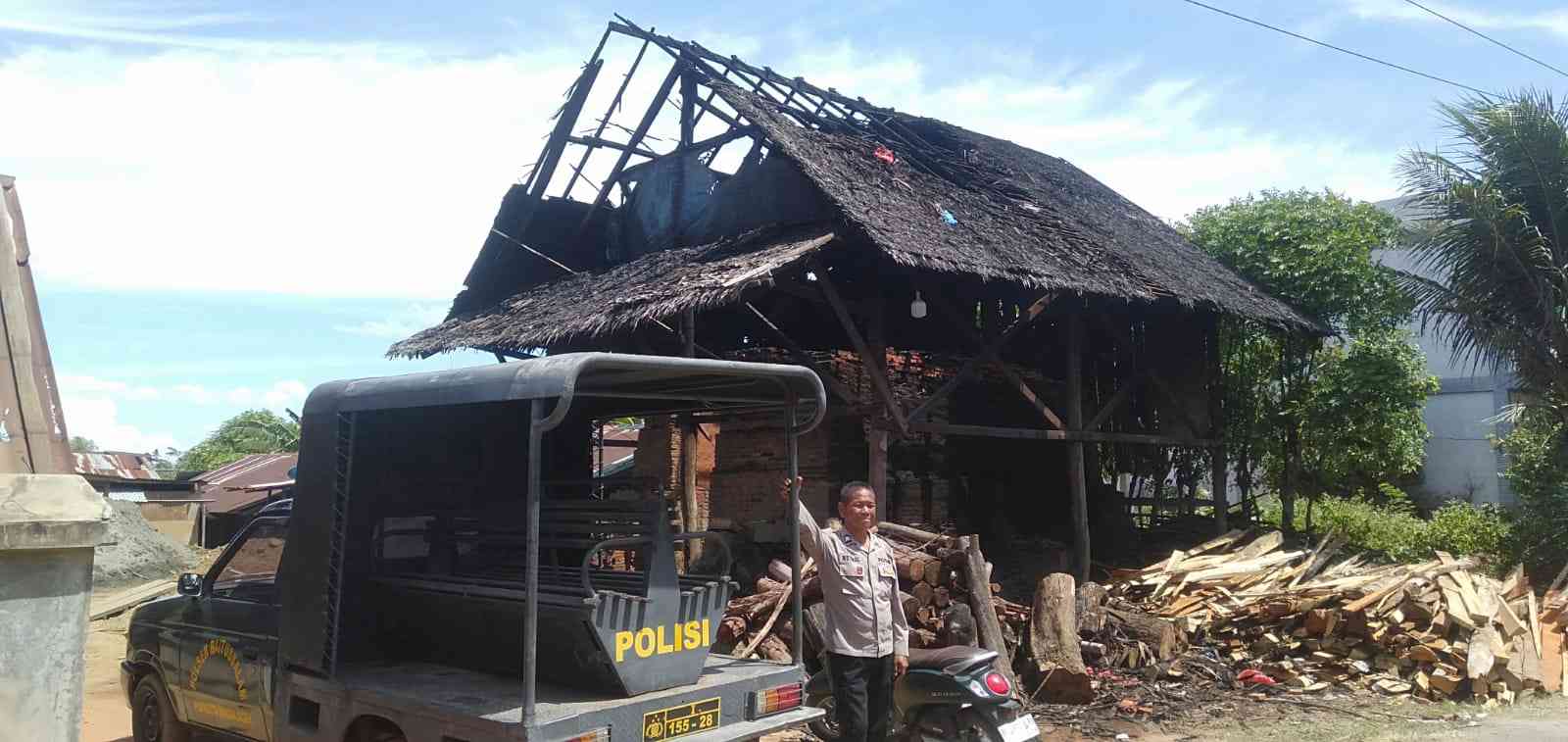 Dapur Bata di Baitussalam Terbakar, Polisi Datangi TKP - Tribratanews Polresta Banda Aceh