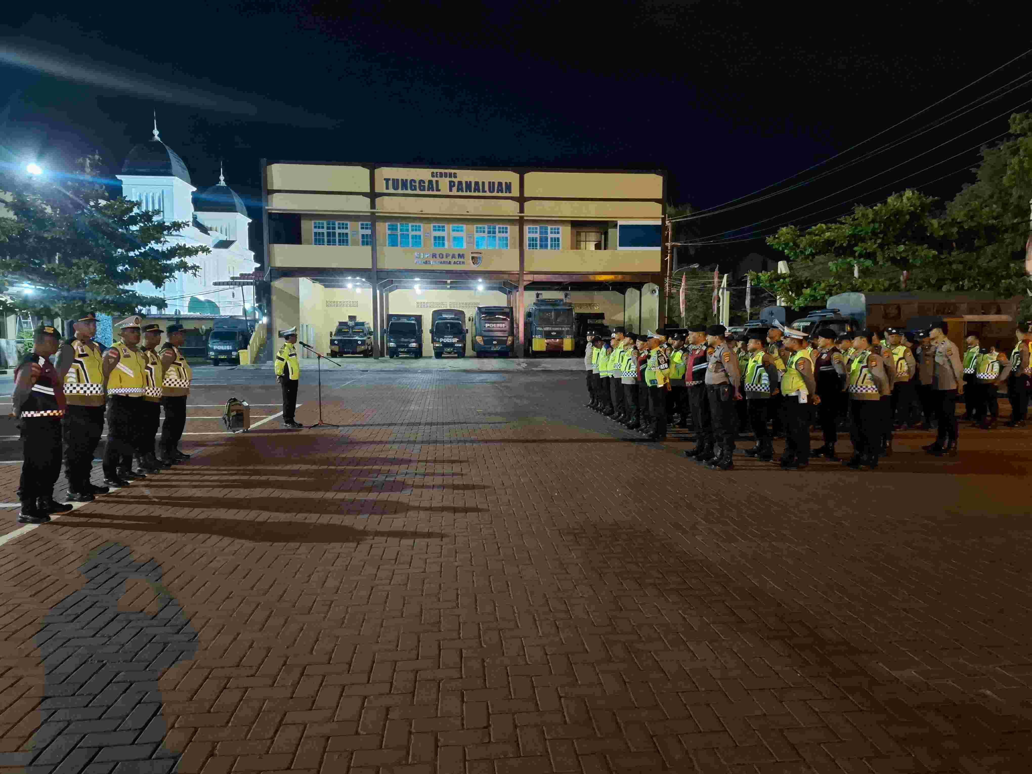 Sambut Malam Weekend, UKL IV Polresta Banda Aceh Gelar Apel, Dilanjutkan Patroli Cegah Terjadinya Guantibmas - Tribratanews Polresta Banda Aceh