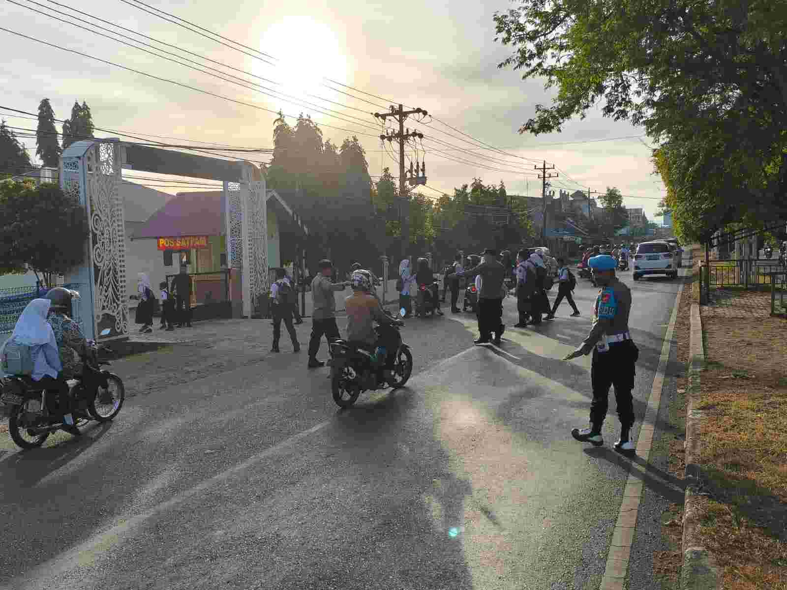 Ada Apa Polisi dari Polresta Banda Aceh Pagi Hari di Sekolah? Begini Kata Kapolresta - Tribratanews Polresta Banda Aceh