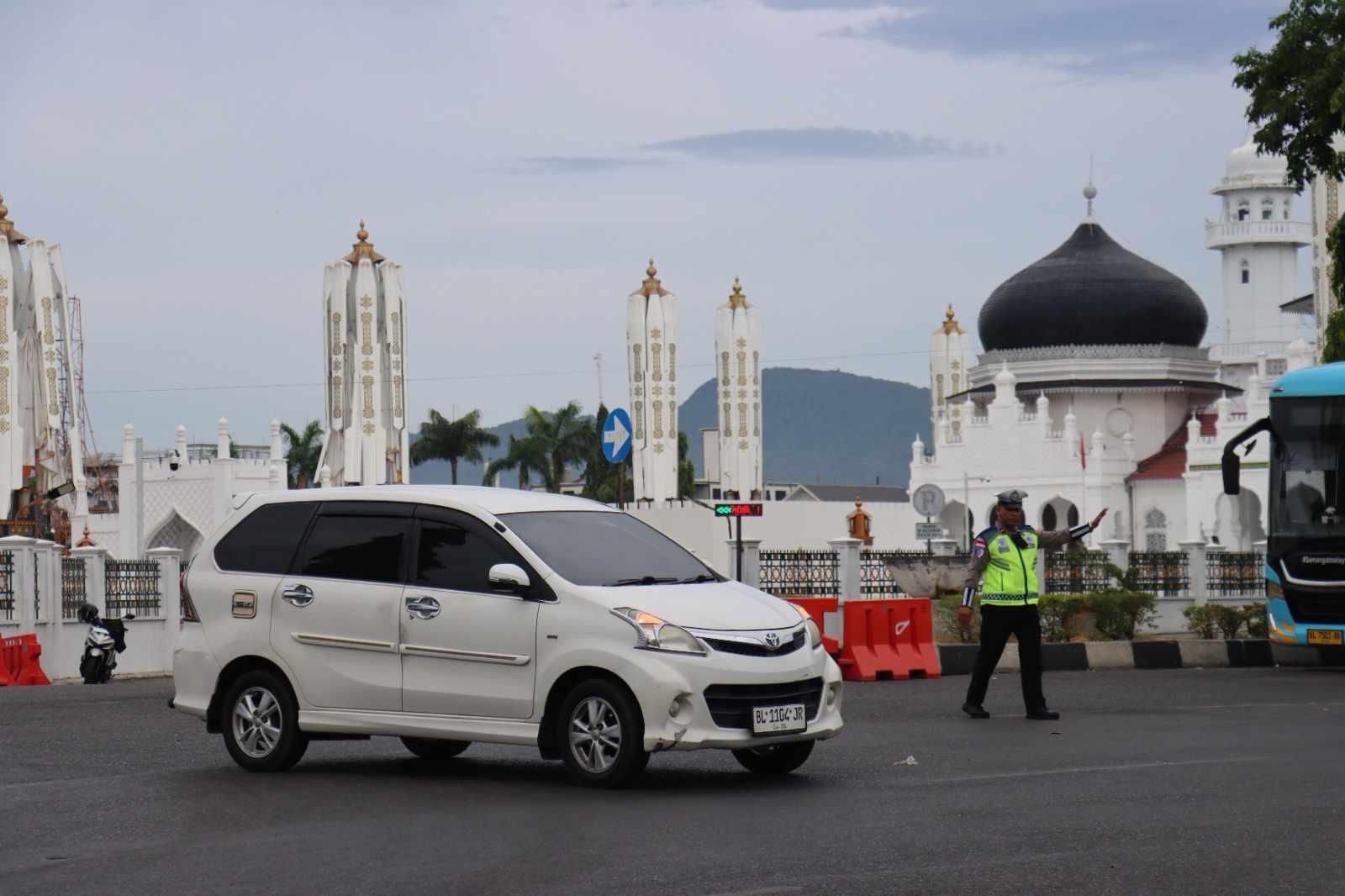 Ciptakan Kenyamanan dalam Berlalu Lintas, Polresta Banda Aceh Kerahkan Personel untuk Strong Point Pagi - Tribratanews Polresta Banda Aceh