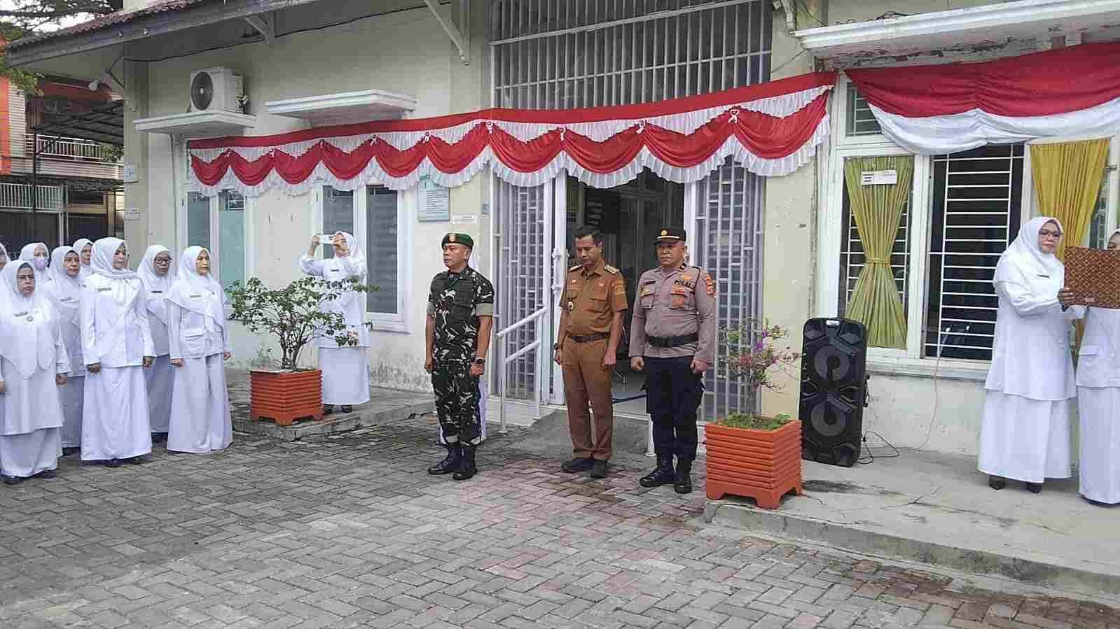 Apel Bersama Tingkatkan Sinergitas TNI-Polri dengan Puskesmas Ingin Jaya dalam Memberikan Pelayanan kepada Masyarakat - Tribratanews Polresta Banda Aceh