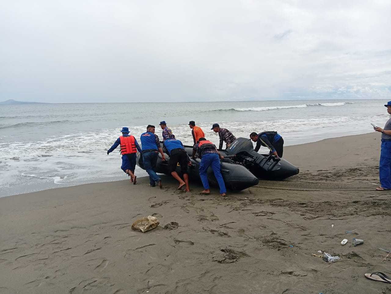 Hari Keempat, Basarnas Bersama TNI-Polri Lanjutkan Pencarian Korban Laka Laut di Ujung Batee - Tribratanews Polresta Banda Aceh