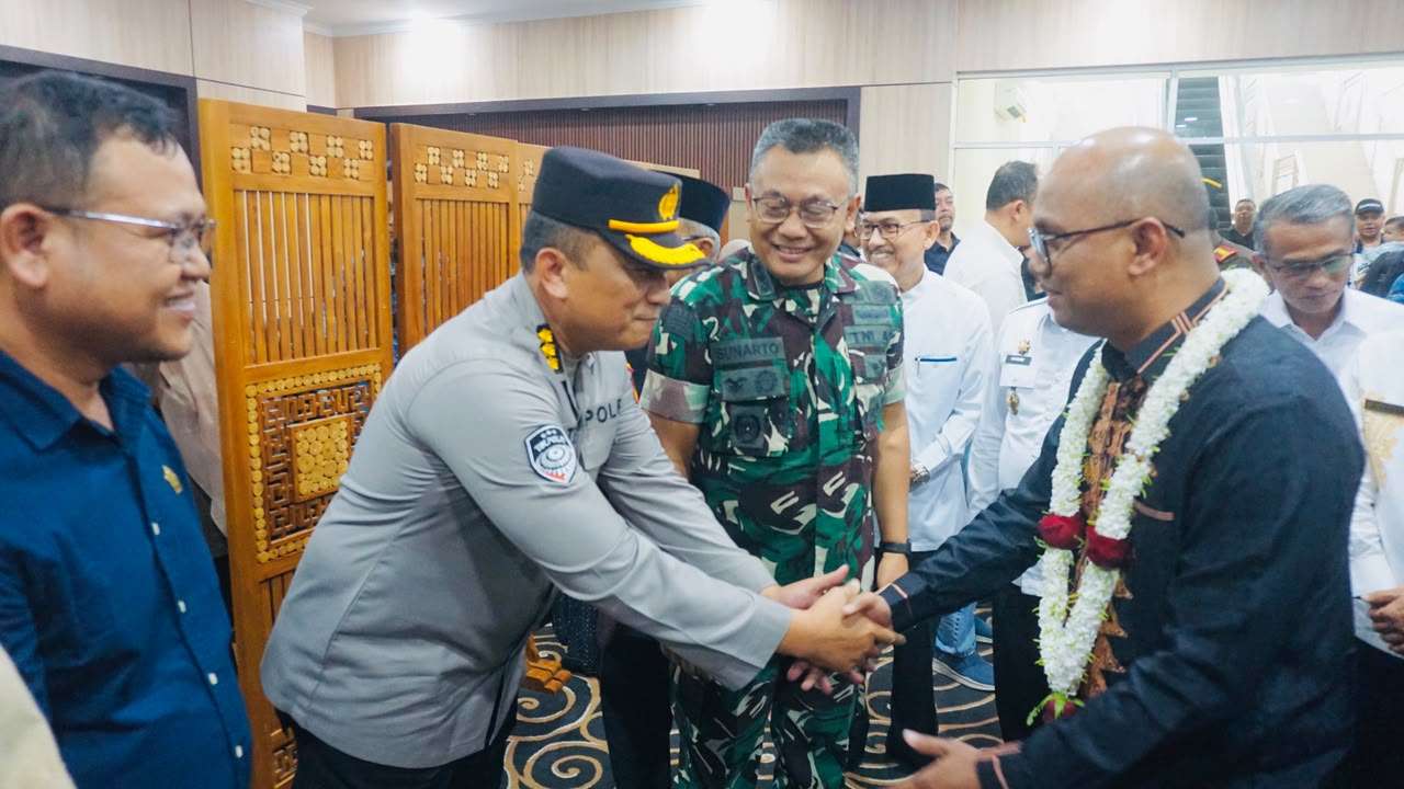 Dilantik Sebagai Kajati Aceh, Plt. Kapolresta Ucapkan Selamat Kepada Teuku Rahmadsyah - Tribratanews Polresta Banda Aceh
